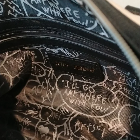 XOX BETSY JOHNSON PURSE Cream, Black, and Gold Heart Bag. - Picture 13 of 14